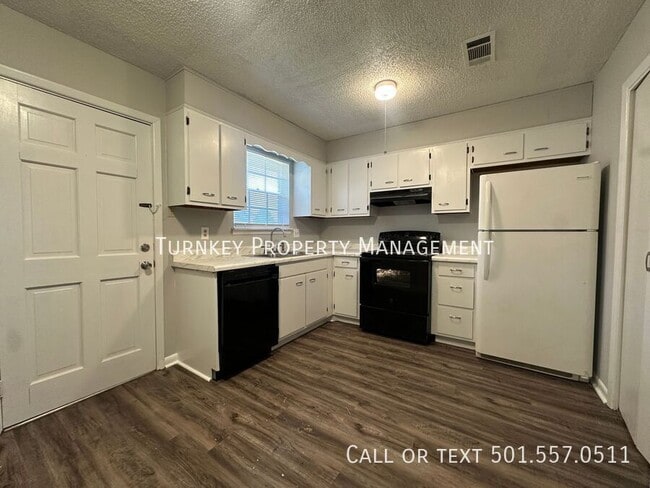 Building Photo - 2 E Laramie Dr