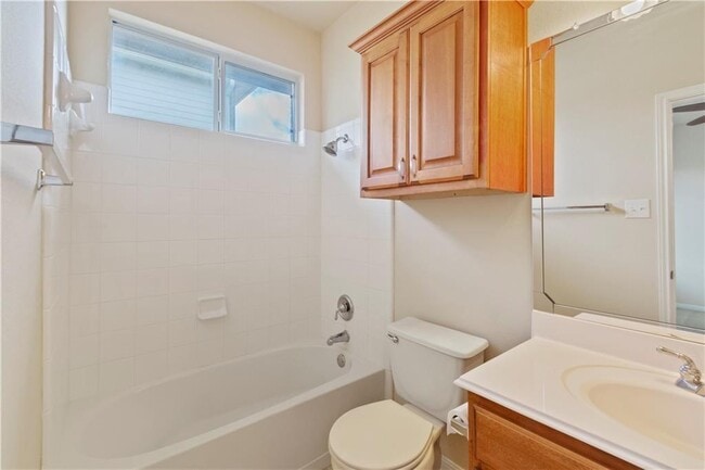 Building Photo - 2405 Speidel Dr