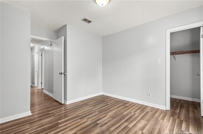 Building Photo - 920 Inglewood Ln