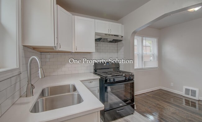 Building Photo - 4656 Pierce St