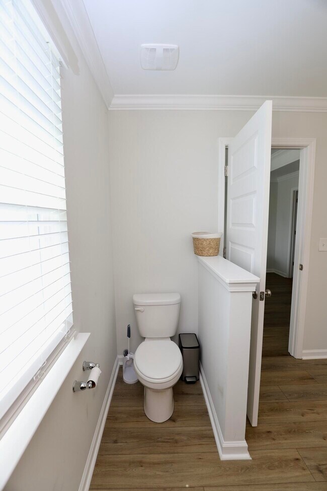 Building Photo - 1052 Ashcroft Cir