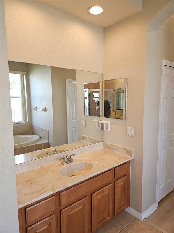 Building Photo - 2010 Tarragon Ln