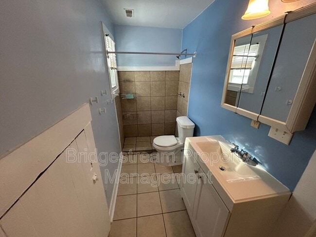 Building Photo - 168 Grove Ave