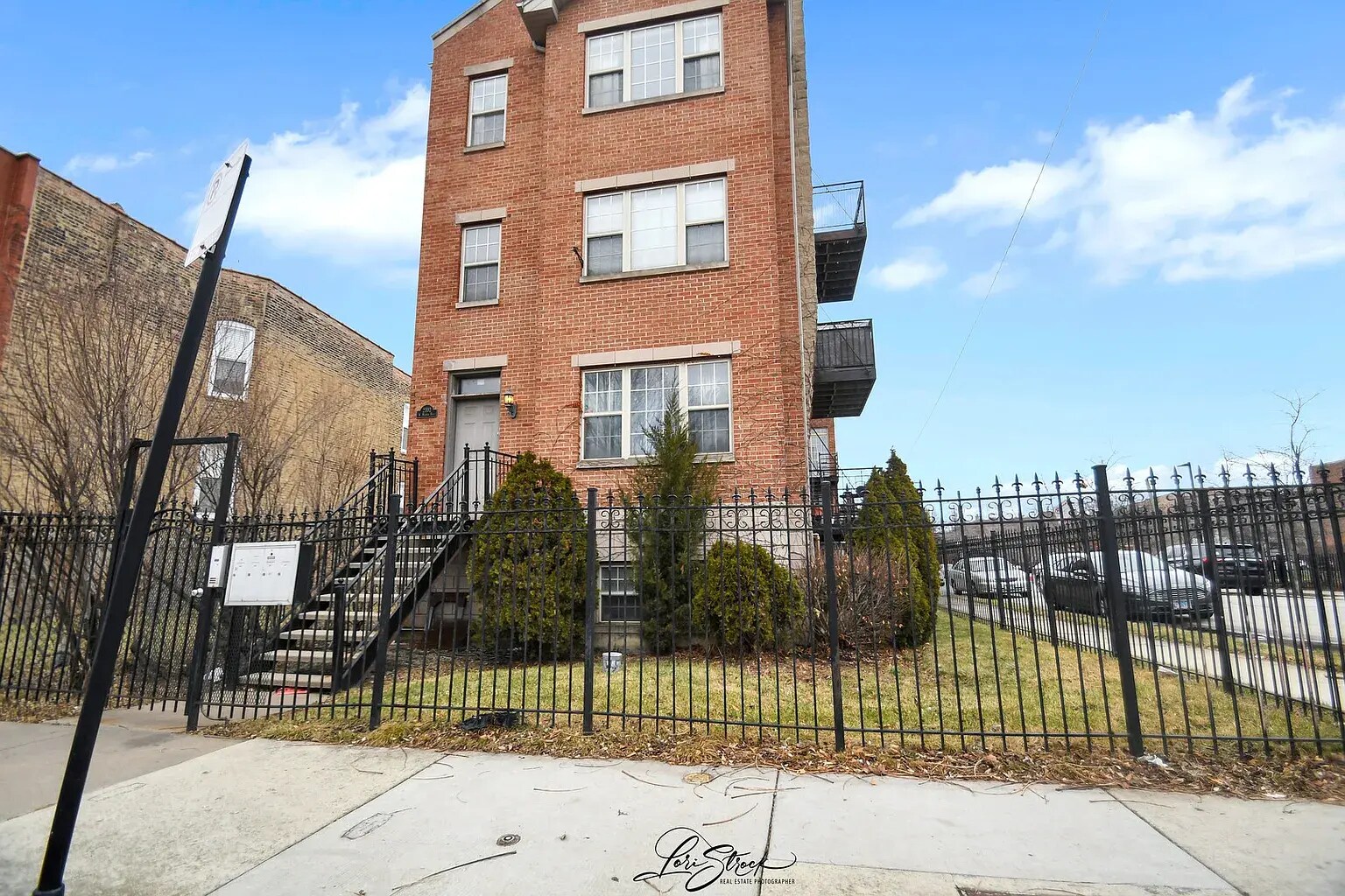 Building Photo - 2702 W Warren Blvd