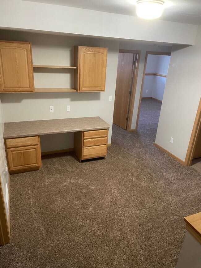 Building Photo - 2930 W Glenpark Dr