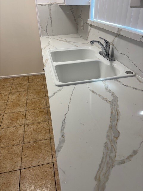 Kitchen new quartz counter - 4456 Overland Ave