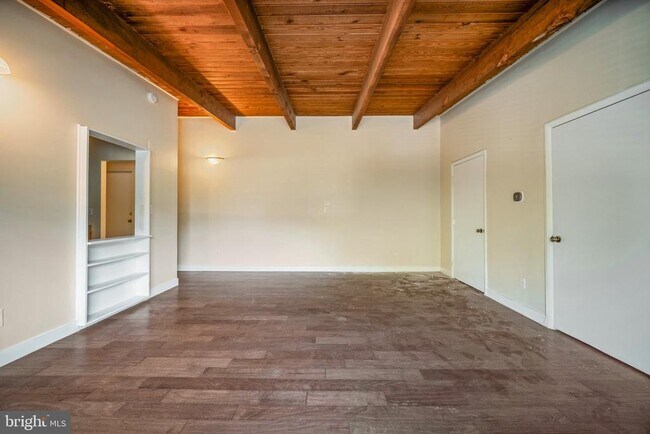 Building Photo - 7521 Riverdale Rd