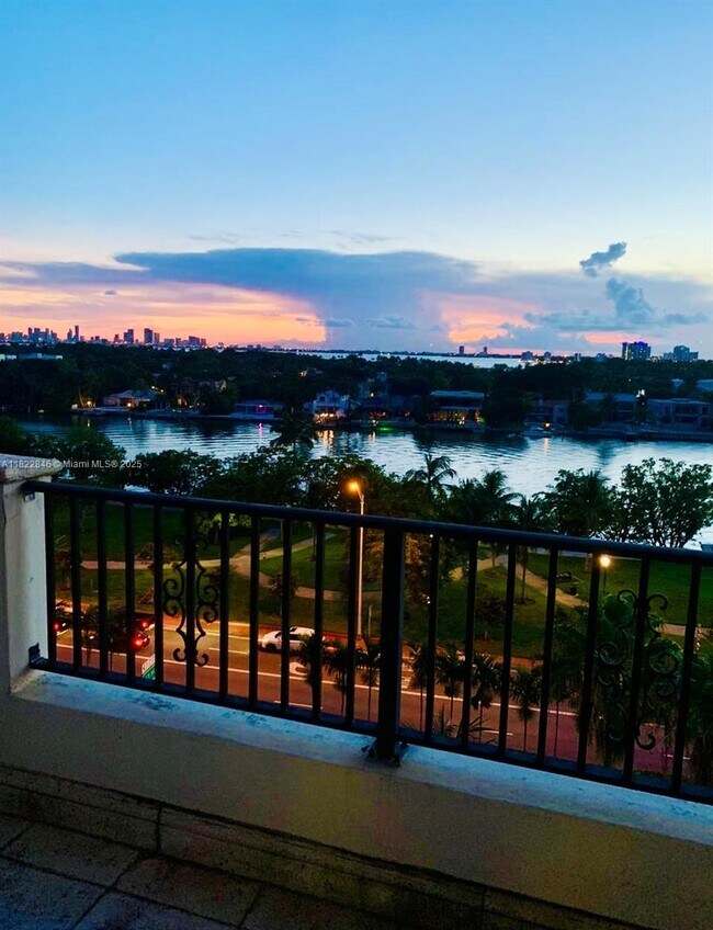 Building Photo - 6422 Collins Ave