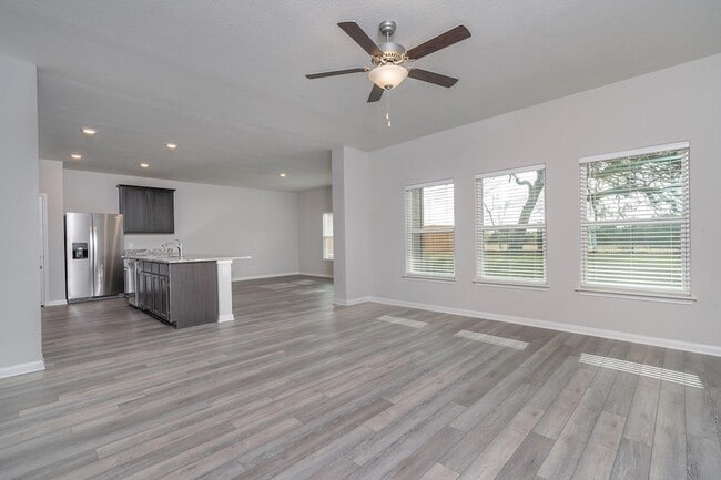 Building Photo - 225 Star Spangled Dr