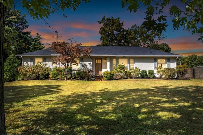 Building Photo - Stunning 3BR/2BA Home in the Highly Sought...