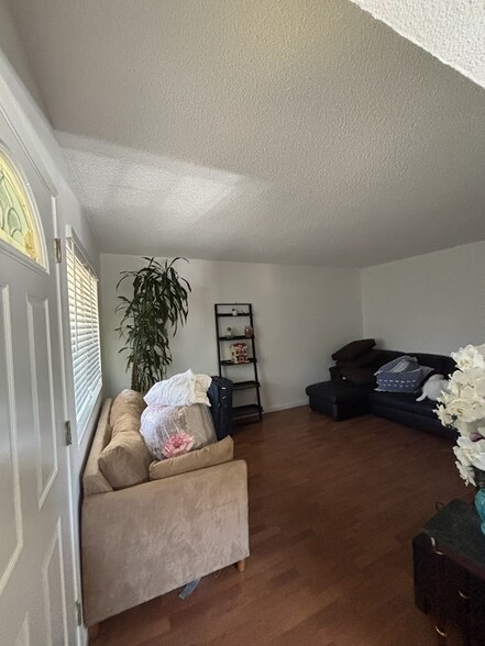 Building Photo - 990 Helen Ave