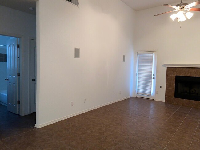 Building Photo - 1470 Senda Del Sol Ln