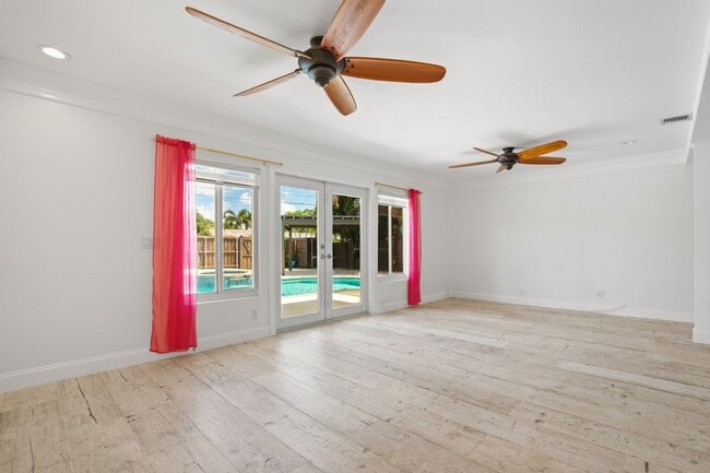 Building Photo - 4215 Roosevelt St