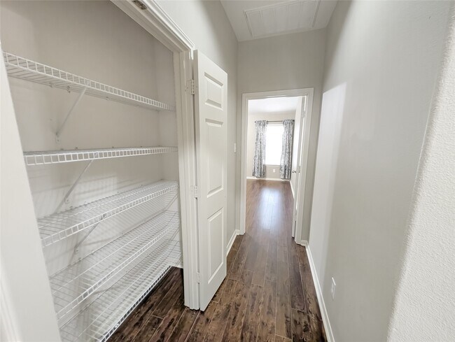 Building Photo - 26403 Abbey Springs Ln