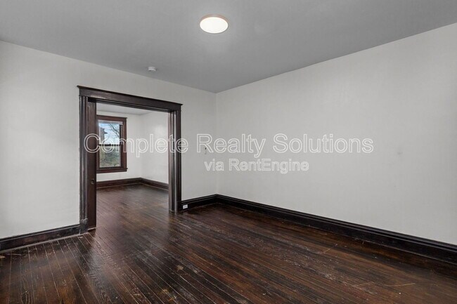 Building Photo - 2042 Russell Blvd
