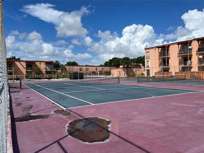 Building Photo - 7200 Fairway Dr