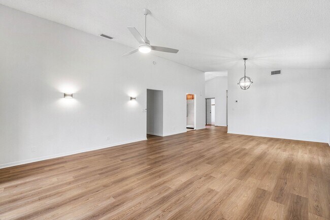 Building Photo - 4932 Boxwood Cir