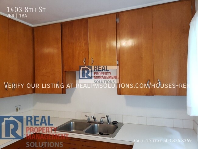 Building Photo - 1403 8th St