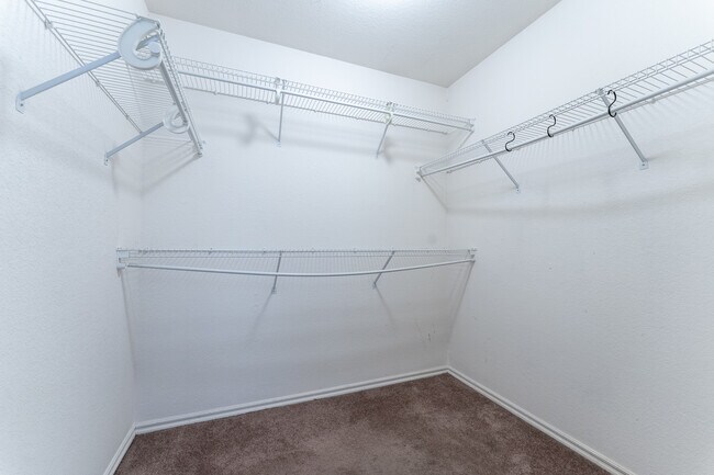 Building Photo - 5700 SE 87th St