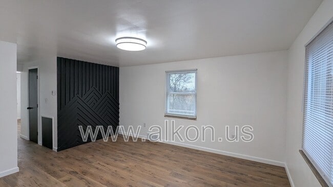 Building Photo - 81 W View Ave