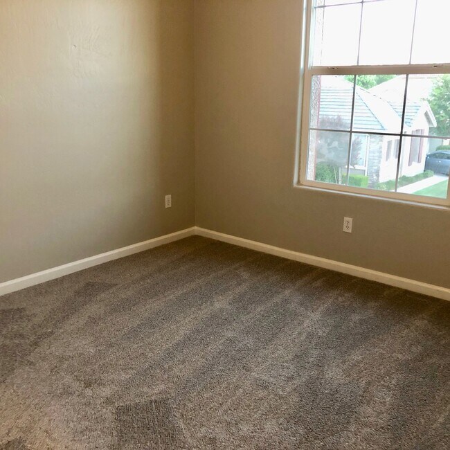 Building Photo - $2,695 Shepherd & Clovis, 3 Bed +Loft, Bea...