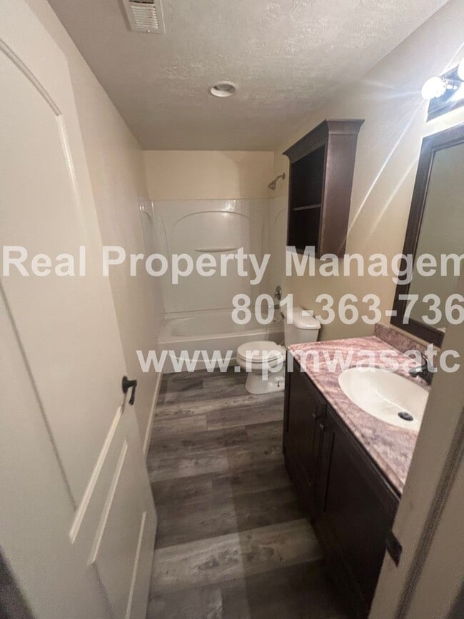 Building Photo - Come Check Out This Newly Updated 5 Bedroom 3 bathroom Home in South Jordan!