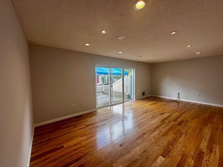 Building Photo - 99 Thoreau Dr