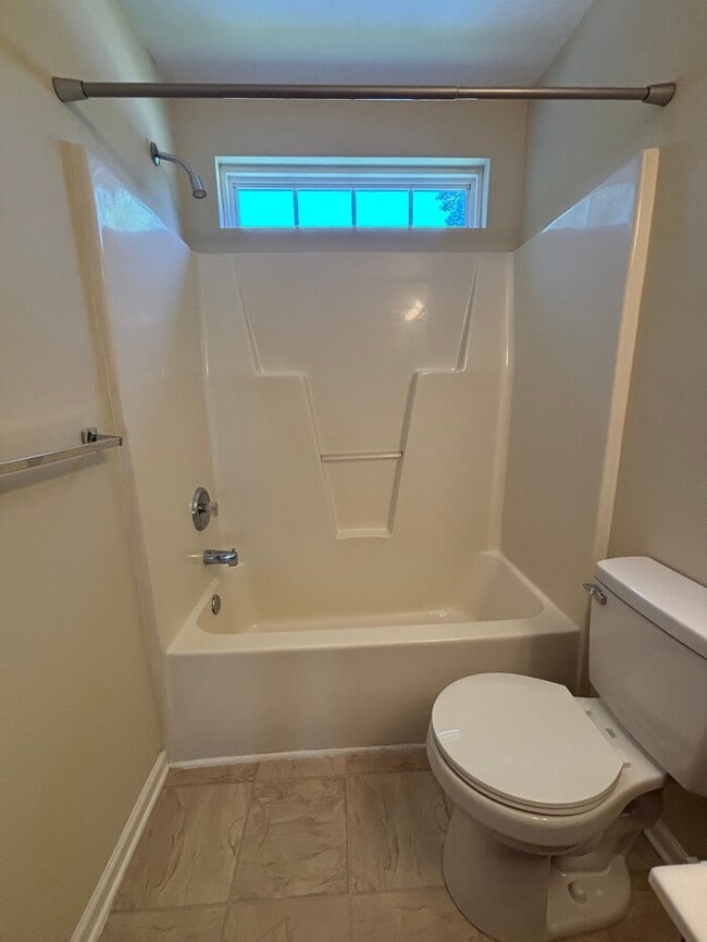 Building Photo - Spacious 3 bedrooms 2 ½ bath home in Rolli...