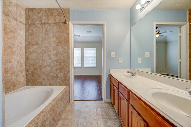 Building Photo - 8422 Sunset Loch Dr