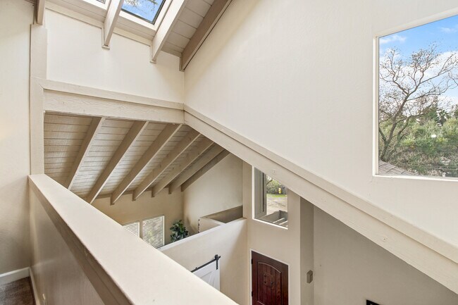 Building Photo - 2220 Boyer Dr