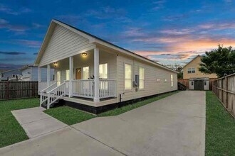 Building Photo - 3308 Castor St