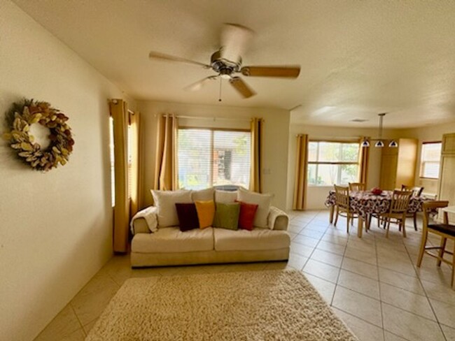 Building Photo - CENTRAL AC 4BR 3BA HOUSE IN OCEAN POINTE w...