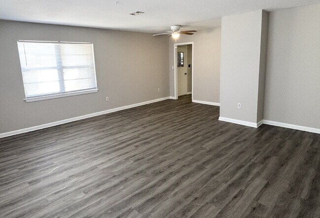 Building Photo - 41 Maple Ave