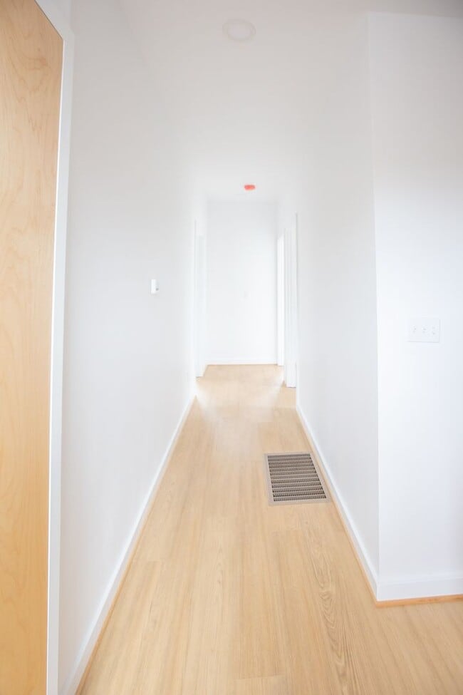 Building Photo - *** 3 Bedroom New Build In SE ! ONE MONTH ...