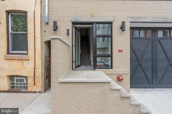 Building Photo - 1128 S 13th St