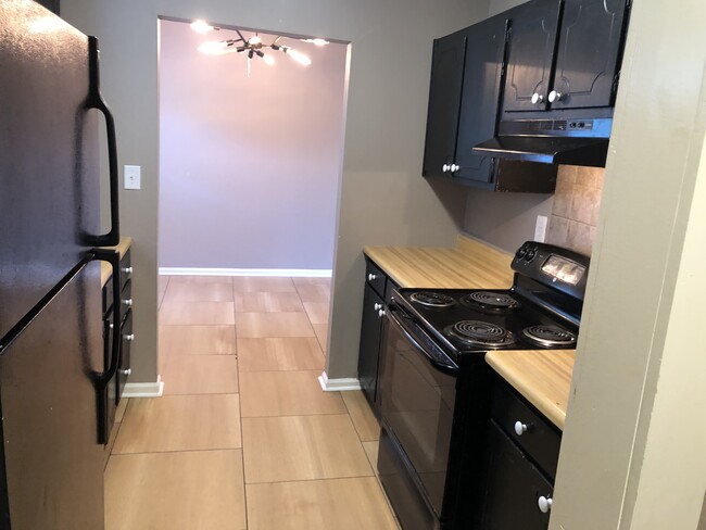 Building Photo - 205 Hedgewood Ct
