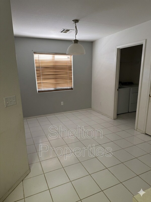 Building Photo - 7391 W Solano Dr N