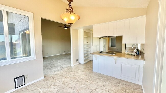 Building Photo - Sweet Two-Story Home with Amazing Views in...