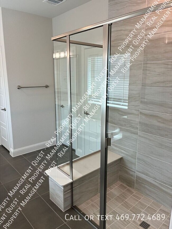 Building Photo - 1862 Silver Birch Rd