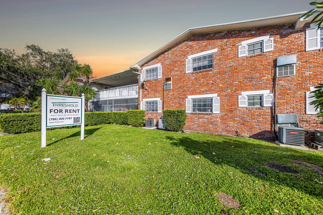 Interior Photo - Continental West Apartments