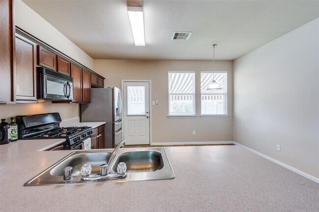 Building Photo - 23614 Maple View Dr