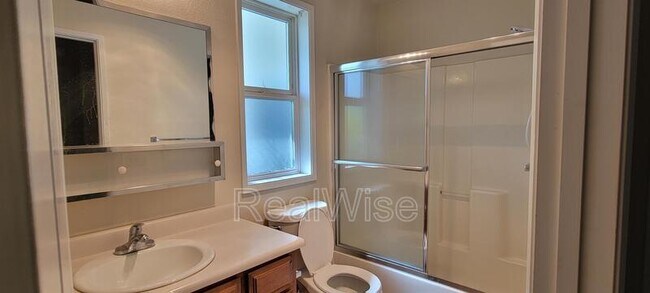 Building Photo - 1806 Medart Ln