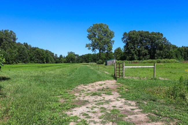Building Photo - Lenox Township home on 7 acres