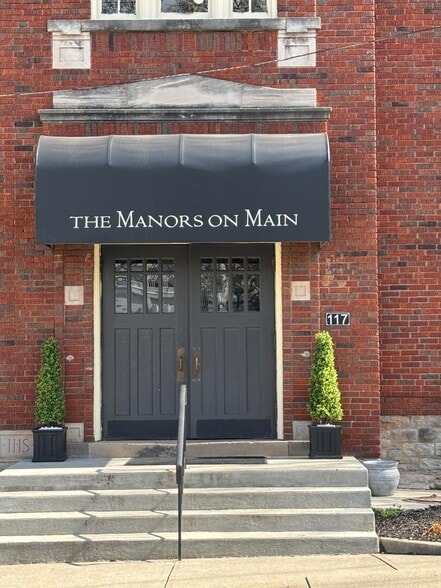 Building Photo - Manors On Main