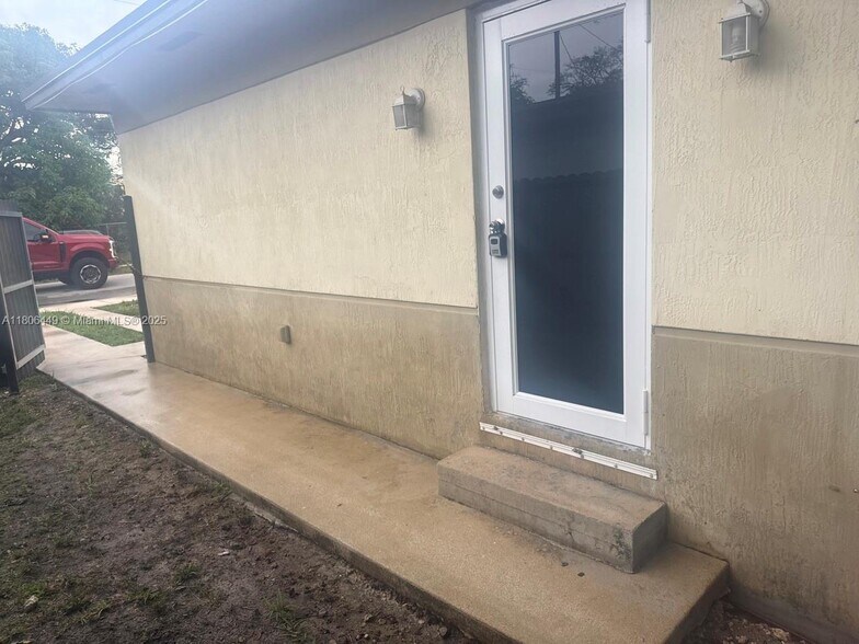 Building Photo - 3342 NW 9th Ave