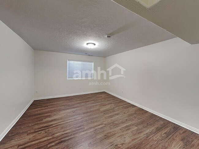 Building Photo - 2552 W 1500 N