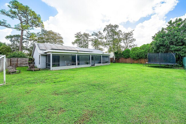 Building Photo - 1252 Raintree Ln