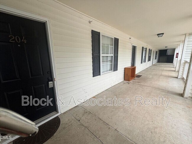 Building Photo - 1950 Trailwood Heights Ln
