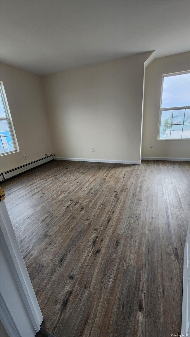 Building Photo - 77 Laurelton Dr