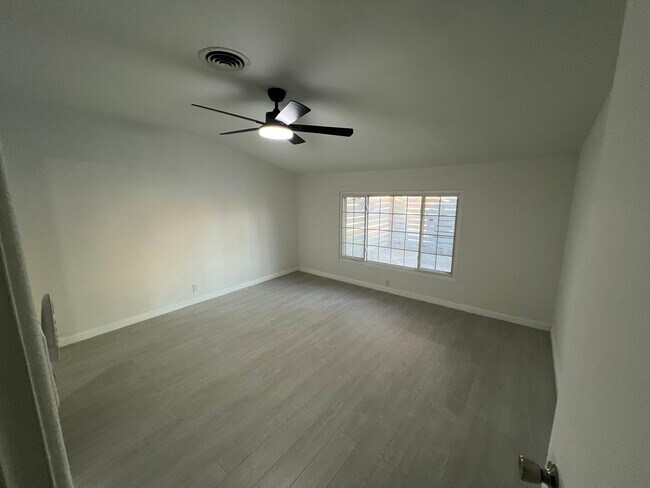 Building Photo - 215 Rancho Vista Dr